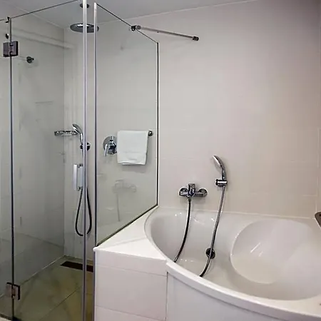 Centre - Adults Only 4*