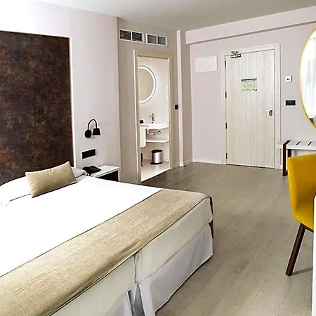 Centre - Adults Only 4*